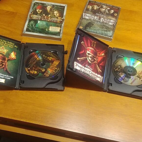 2) 2-Disc sets of Pirates of the Caribbean dvd Dead Man's Chest & At Worlds end - Picture 5 of 8
